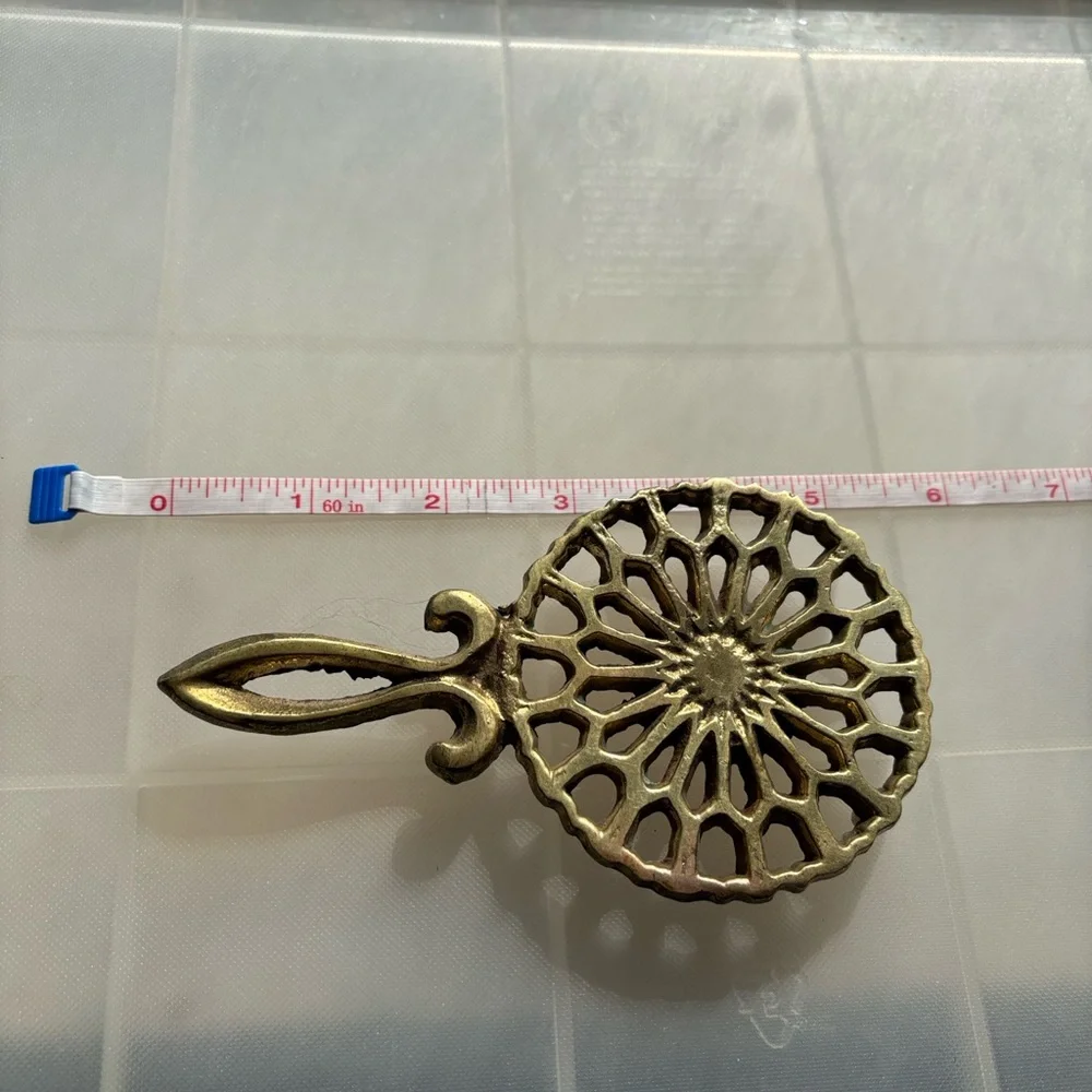🟡Round Brass Trivet With Scallop Edging, Vintage